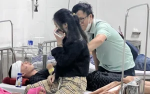 Bác Sĩ Cấp Cứu Nạn Nhân Tai Nạn: Tấm Gương Nhân Ái và Trách Nhiệm